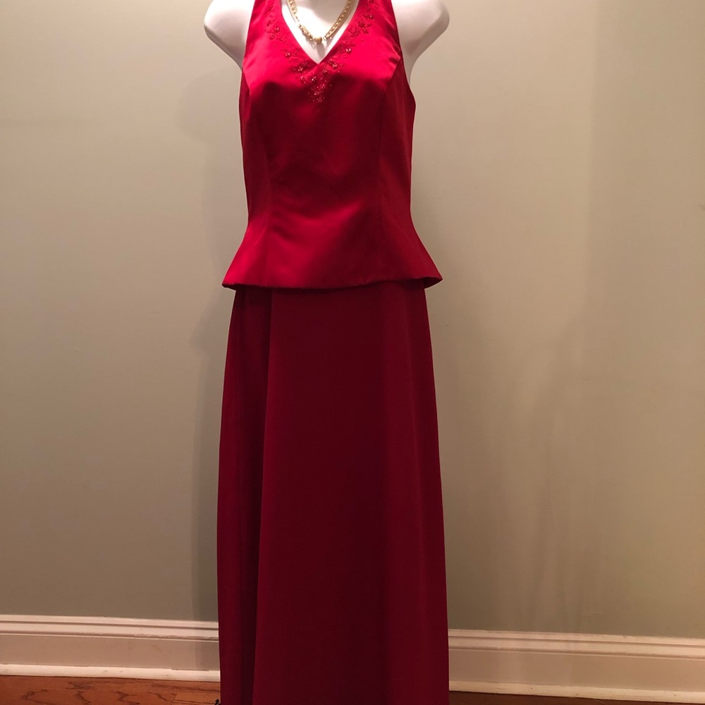David’s Bridal | Rich Red w Small Embellishment 8P